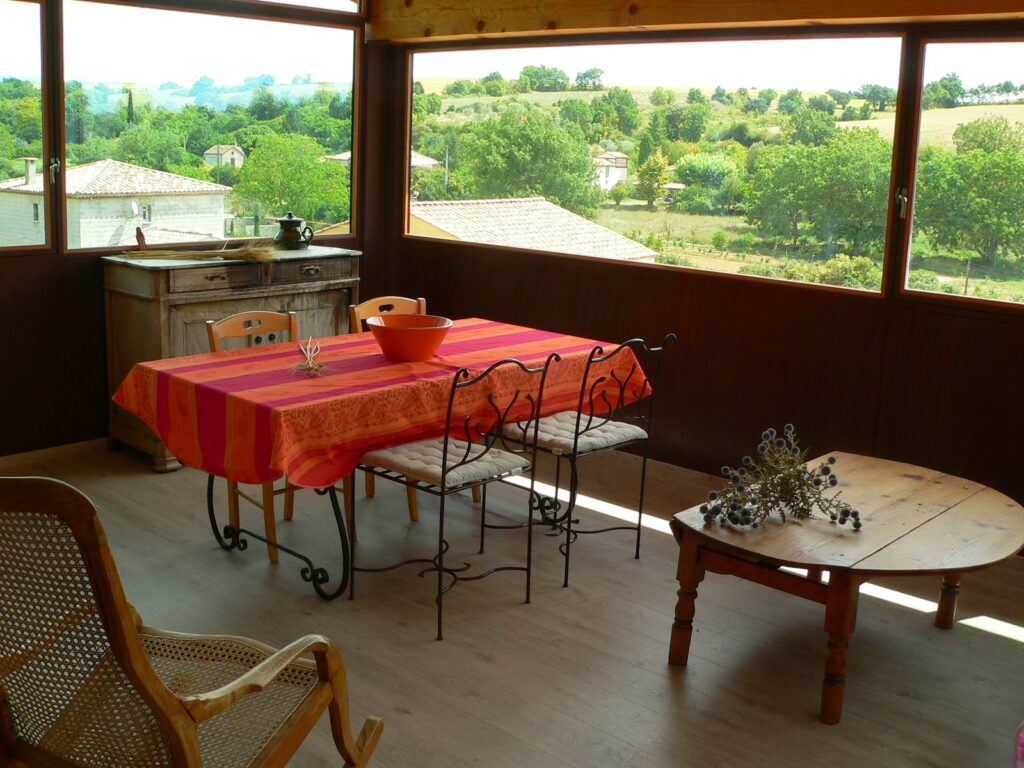 Chalet lavandes Valensole - veranda vue juillet août location vacance, vallon